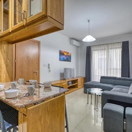 St Pauls Bright With Balcony *