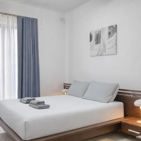 St Pauls Bright With Balcony