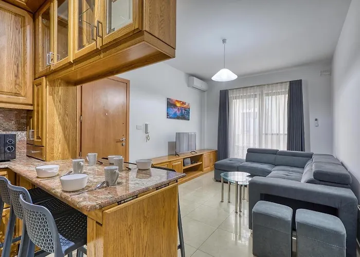 St Pauls Bright With Balcony *