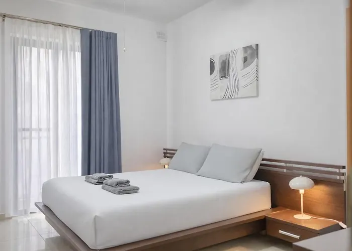 St Pauls Bright With Balcony