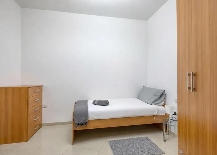 St Pauls Bright With Balcony * St. Paul's Bay