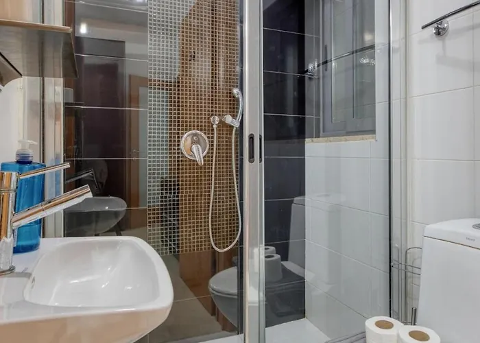 St Pauls Bright With Balcony